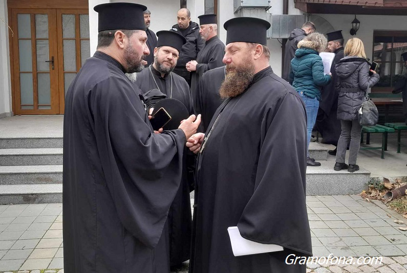 Бургаски духовници: Не сме разколници