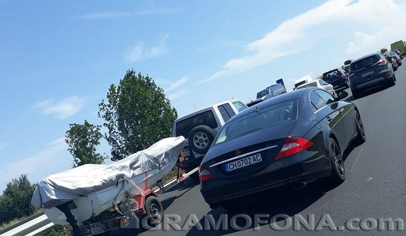 Три катастрофи предизвикаха сериозни задръствания край Бургас