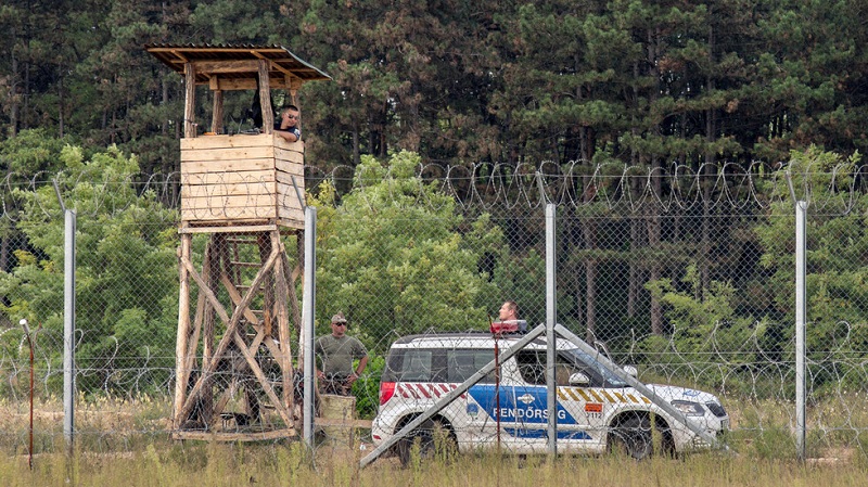 Задържаха български шофьор в Румъния, превозвал мигранти в тир