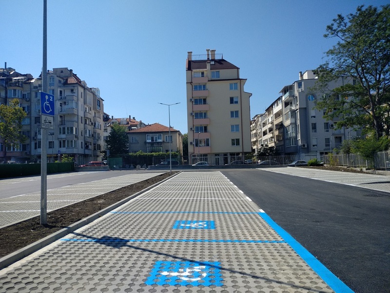 Утре отварят за ползване новия паркинг в к-с „Лазур“