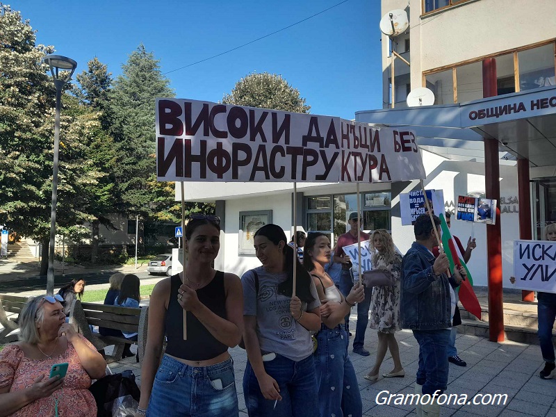 Жители на Свети Влас протестират