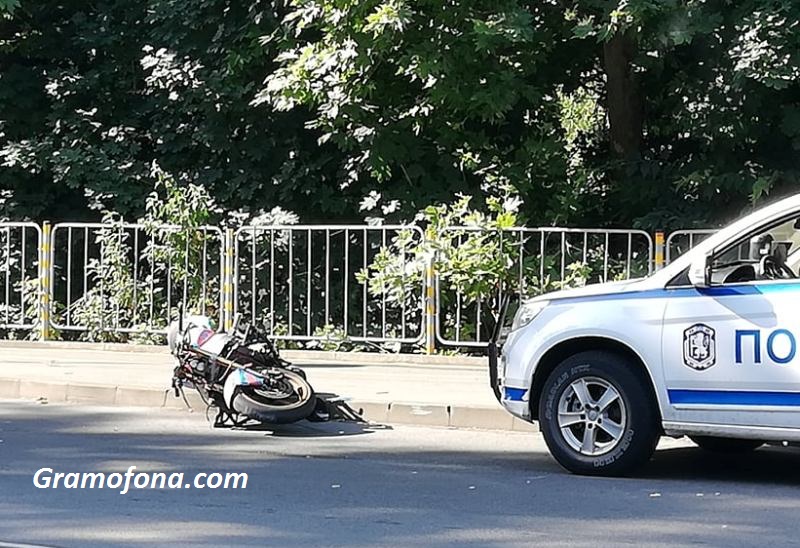 Моторист е в тежко състояние в болница, след катастрофа край Българово