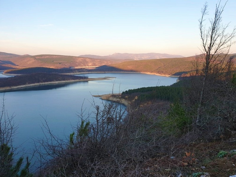 Водолази издирват две момичета в язовир Камчия