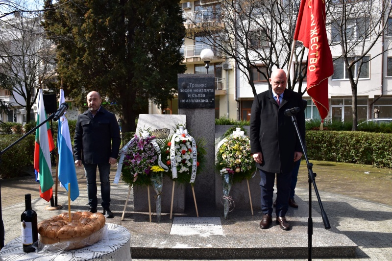 Паметна плоча на тракийските бежанци откриха в Поморие