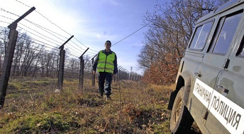 1 убит и 48 задържани при стрелба на границата до Средец