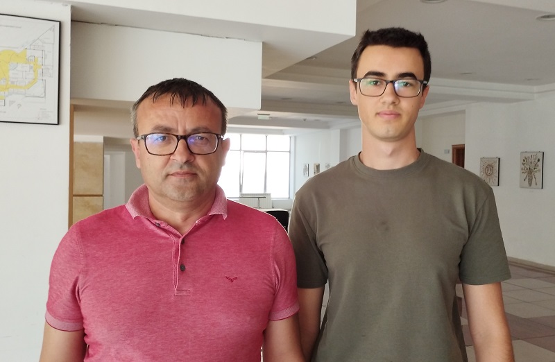 Децата на руенски кмет по стъпките на баща си