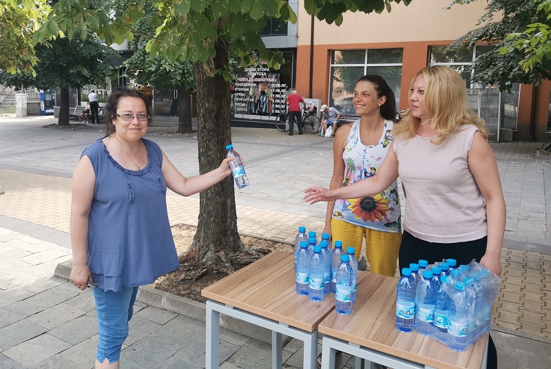 Днес раздават вода в горещ Карнобат