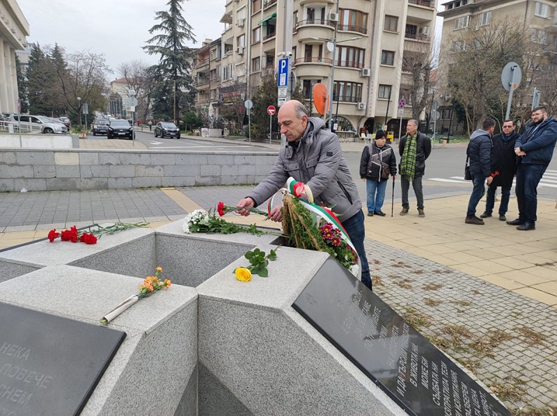 Почитаме жертвите от комунистическия режим в България