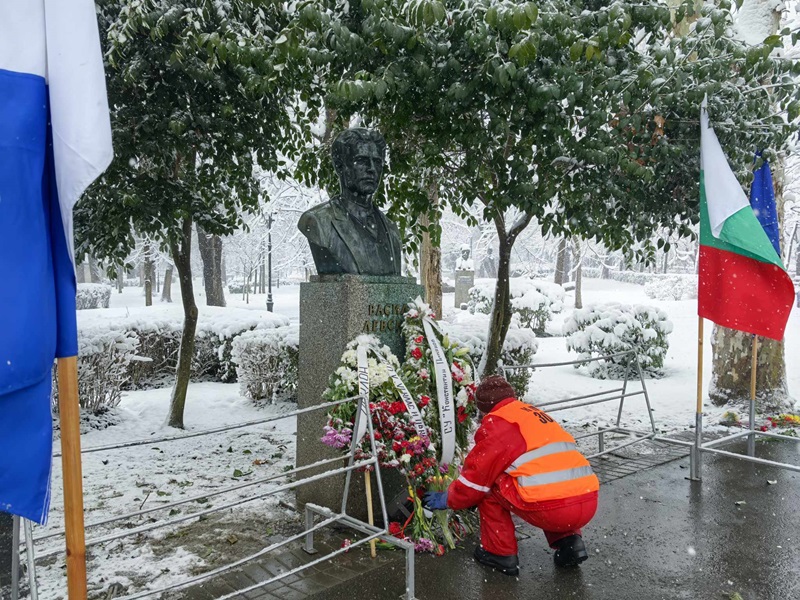 Втори паметник на Левски бе почистен в Бургас