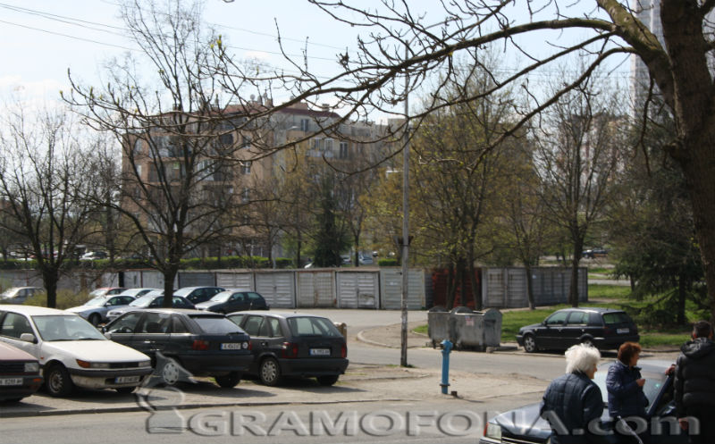 Металните гаражи на изчезване в Меден Рудник