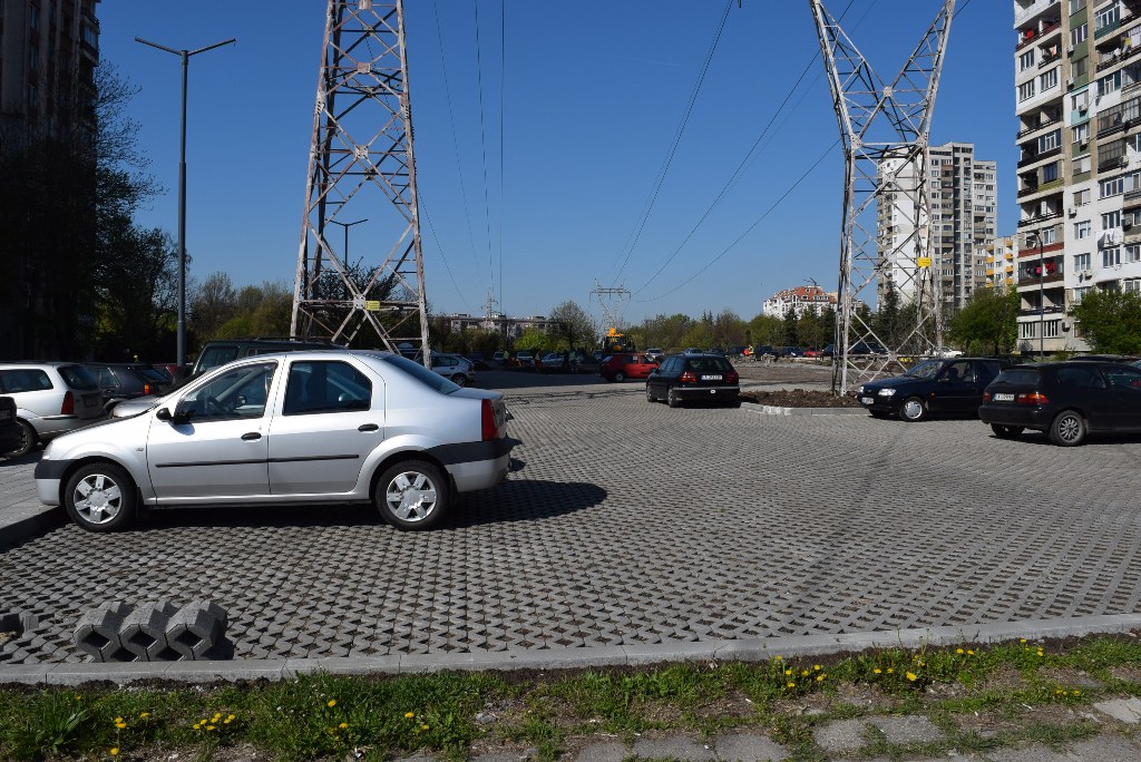 Нови 200 паркоместа в Славейков