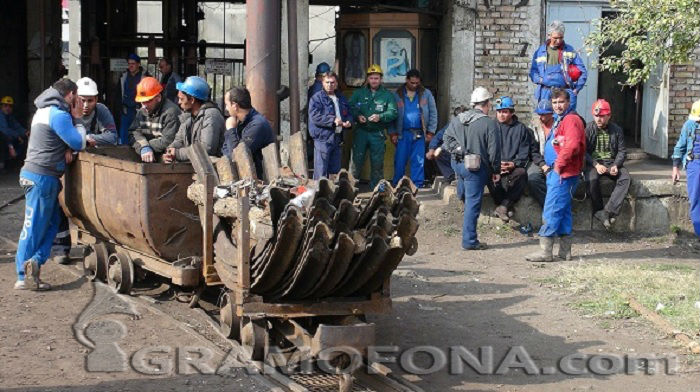 Връчват първите предизвестия на миньорите от Черно море