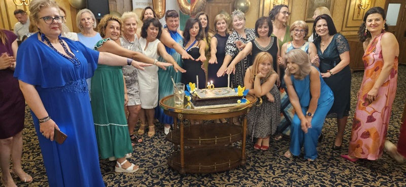 С голяма торта дамите от Инър Уийл клуб Бургас отбелязаха 10 рожден ден