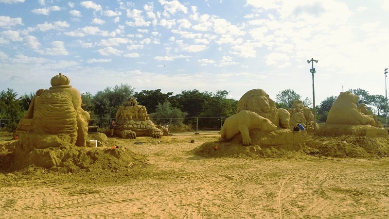 Фестивалът на пясъчните скулптури ще ви отведе в света на цирка