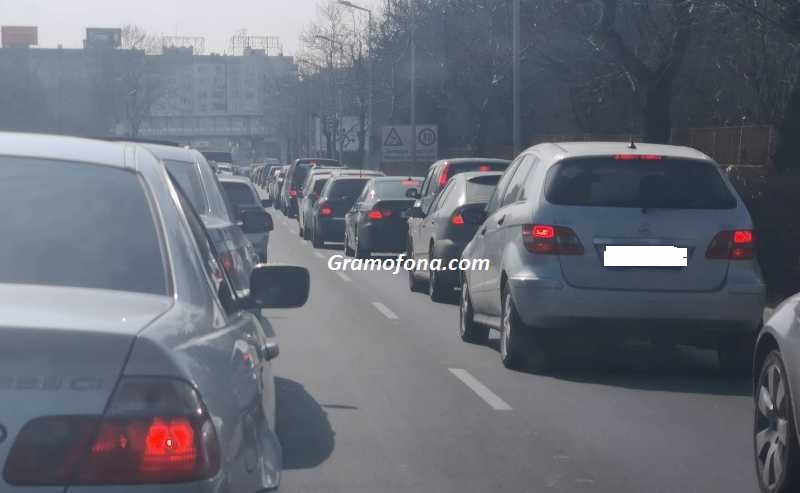 Огромно задръстване на Трапезица