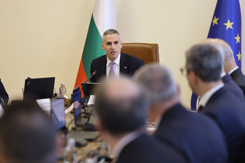 Премиерът Гюров разпореди спешна проверка в АПИ: Кражбата на пари за ремонти на пътища е кражба на животи