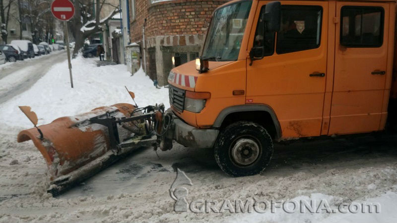 За трети път: Спипаха пиян шофьор на снегорин