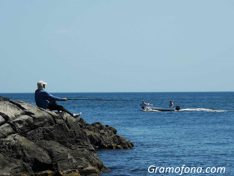 Странно явление: Водата в някои части на морето ни изстина до 9 градуса