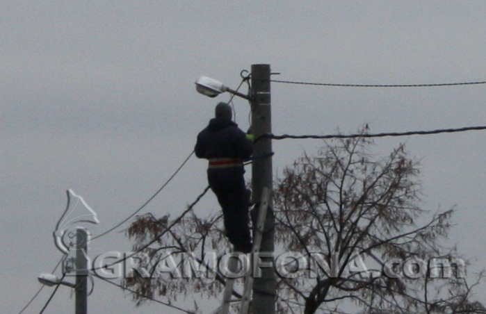 Промишлената зона в Карнобат и част от Планиница остават без ток