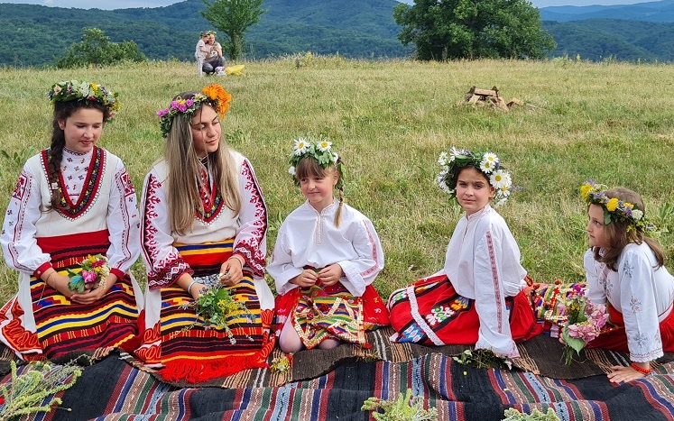 Не пропускайте Еньовден в село Стоилово и усетете магията на изгрева