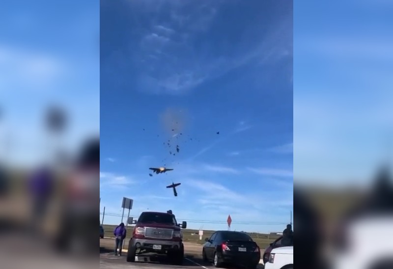 Два самолета се сблъскаха във въздуха при авиошоу в САЩ (ВИДЕО)