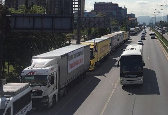 Тежкотоварни и автобусни превозвачи излизат на протест