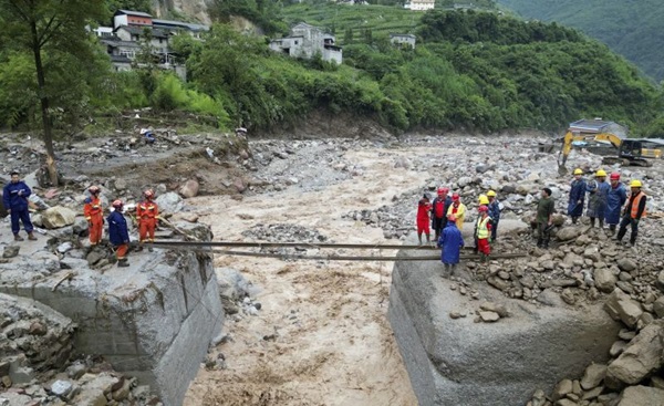 8 загинали при наводнения в Китай