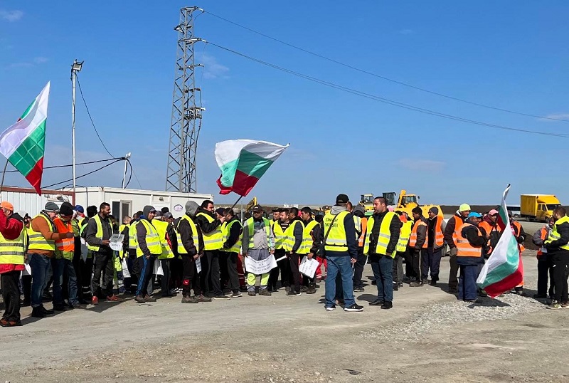 Пътищарите протестират, държавата обеща веднага да им плати половината от дължимото